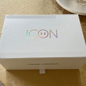 Under Armour Icon empty box with tissue ❤️